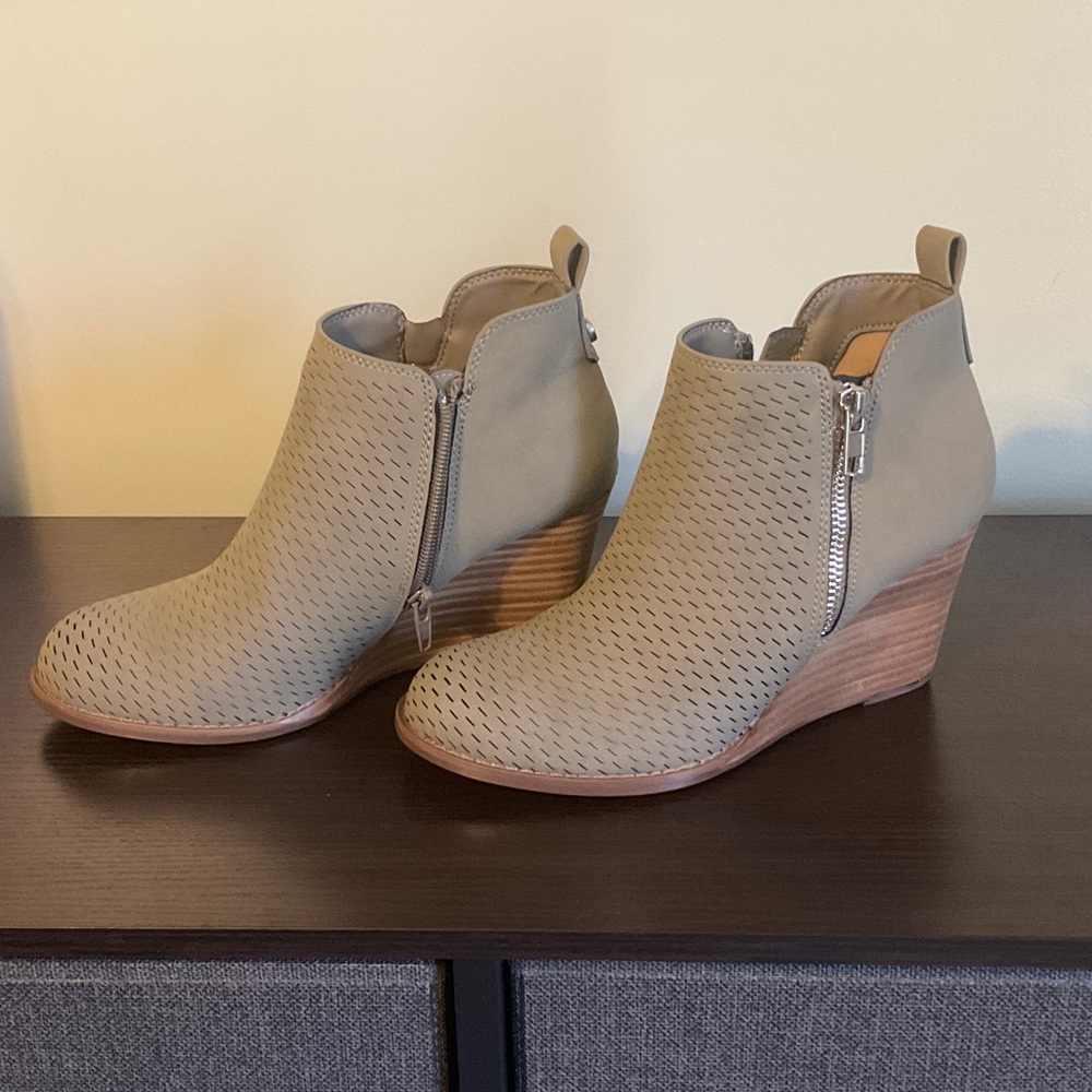 DV by Dolce Vita Beige Ankle Booties